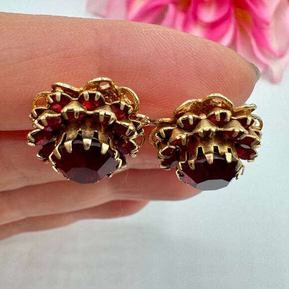 Vintage Sarah Coventry Red Rhinestone Clip On Earrings Romantic Filigree 3D - Picture 6 of 14